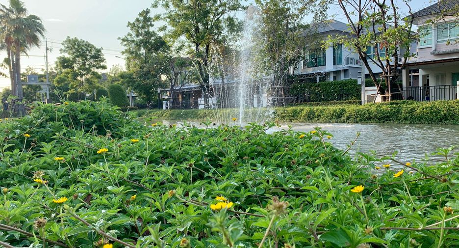 For sale 5 bedrooms house in Mueang Samut Prakan, Samut Prakan
