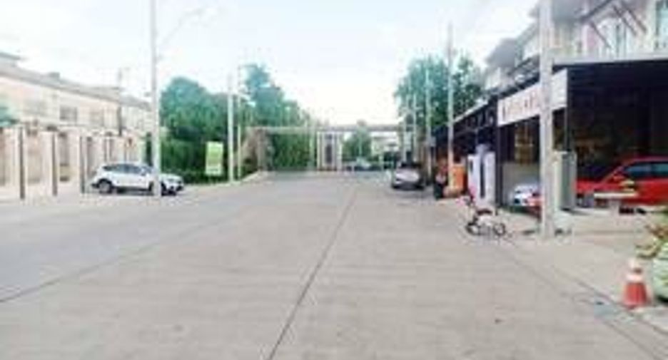 For sale 3 bedrooms townhouse in Bang Khun Thian, Bangkok