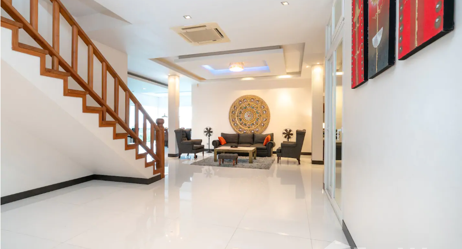 For rent 5 bedrooms villa in Mueang Phuket, Phuket
