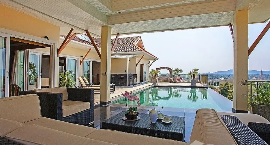 For rent 5 bedrooms villa in Mueang Phuket, Phuket