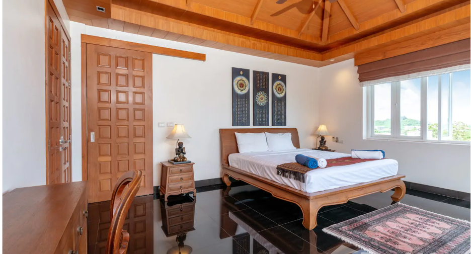 For rent 5 bedrooms villa in Mueang Phuket, Phuket