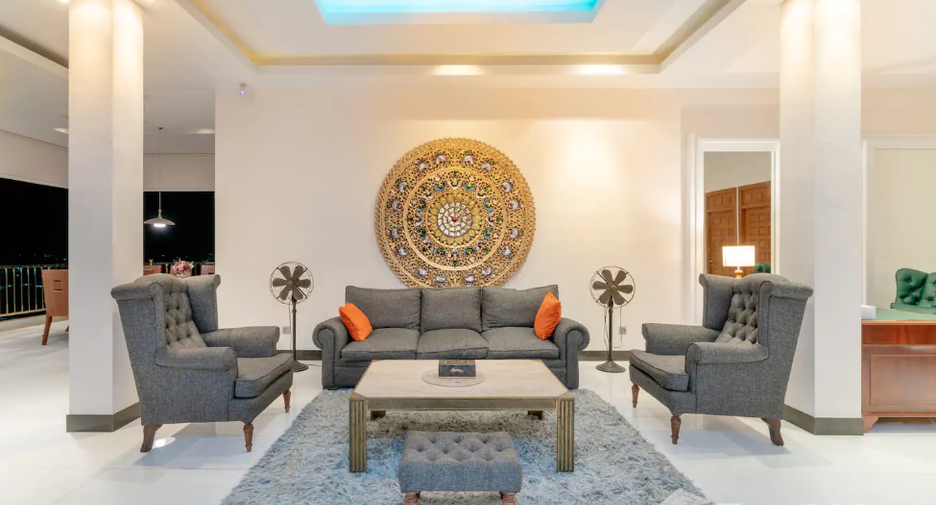 For rent 5 bedrooms villa in Mueang Phuket, Phuket