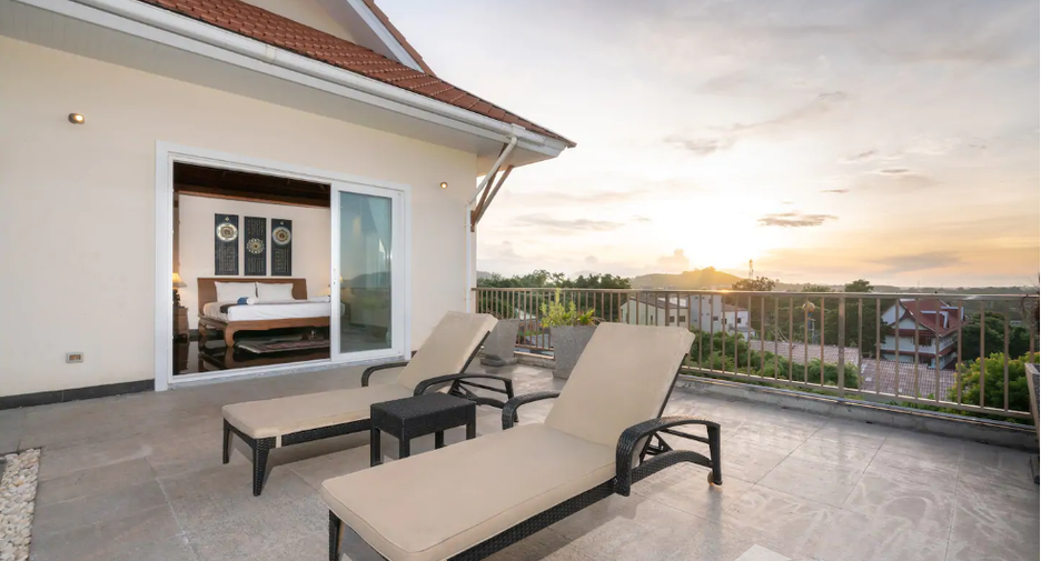 For rent 5 bedrooms villa in Mueang Phuket, Phuket