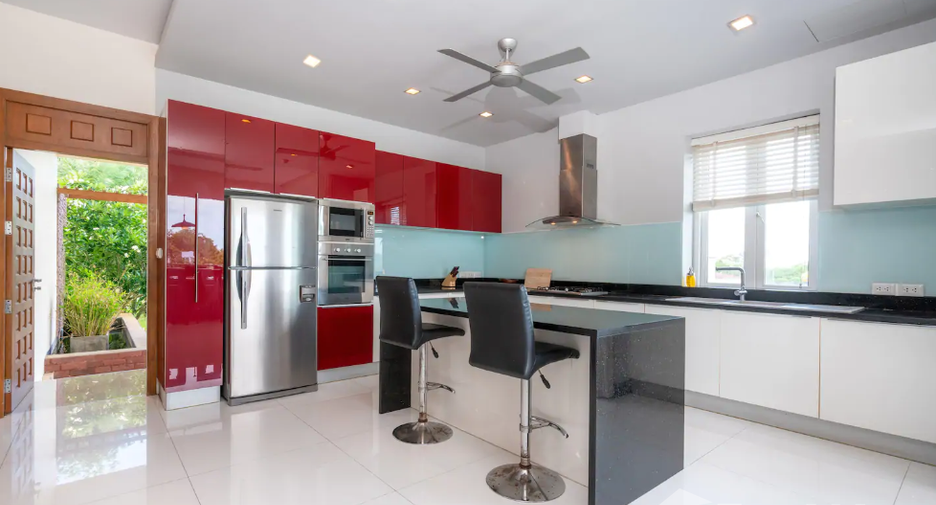 For rent 5 bedrooms villa in Mueang Phuket, Phuket