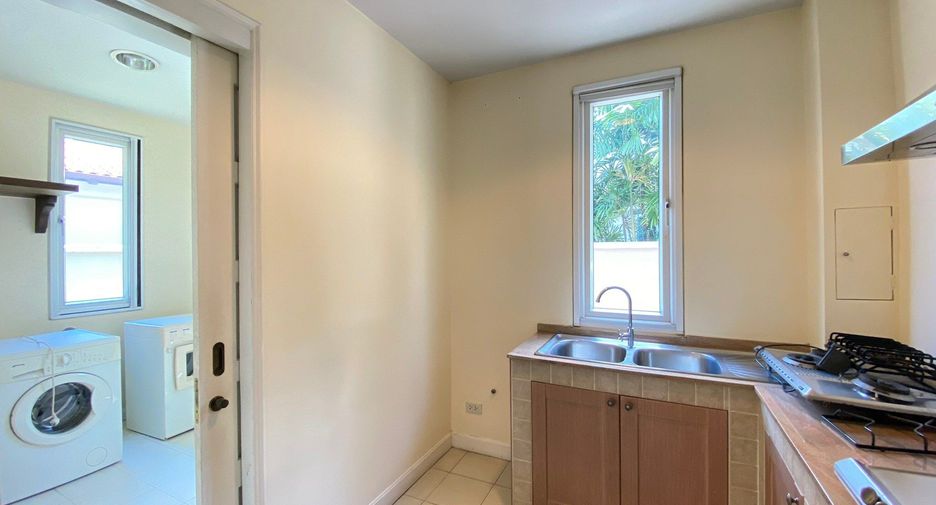 Casa en venta y en alquiler de 3 habitaciones en Bang Phli, Samut Prakan