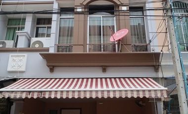 For sale 3 bedrooms townhouse in Mueang Samut Prakan, Samut Prakan