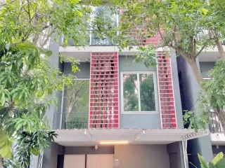 For sale 3 ベッドルーム townhouse in Khan Na Yao, Bangkok