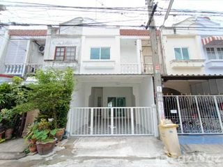 Casa adosada en venta de 3 habitaciones en Sai Mai, Bangkok