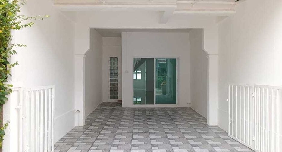 Casa adosada en venta de 3 habitaciones en Sai Mai, Bangkok