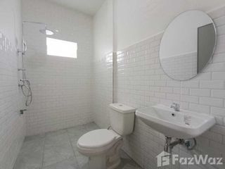 Casa adosada en venta de 3 habitaciones en Sai Mai, Bangkok