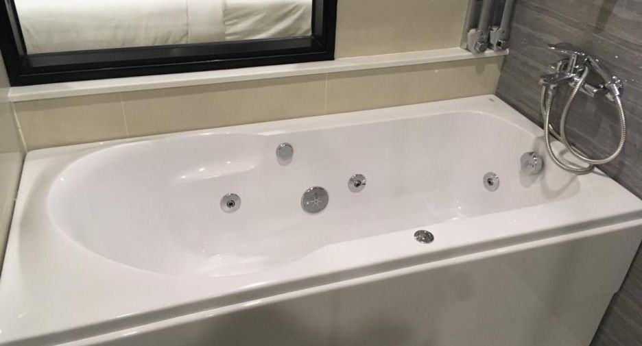 For sale 1 bed condo in Si Racha, Chonburi