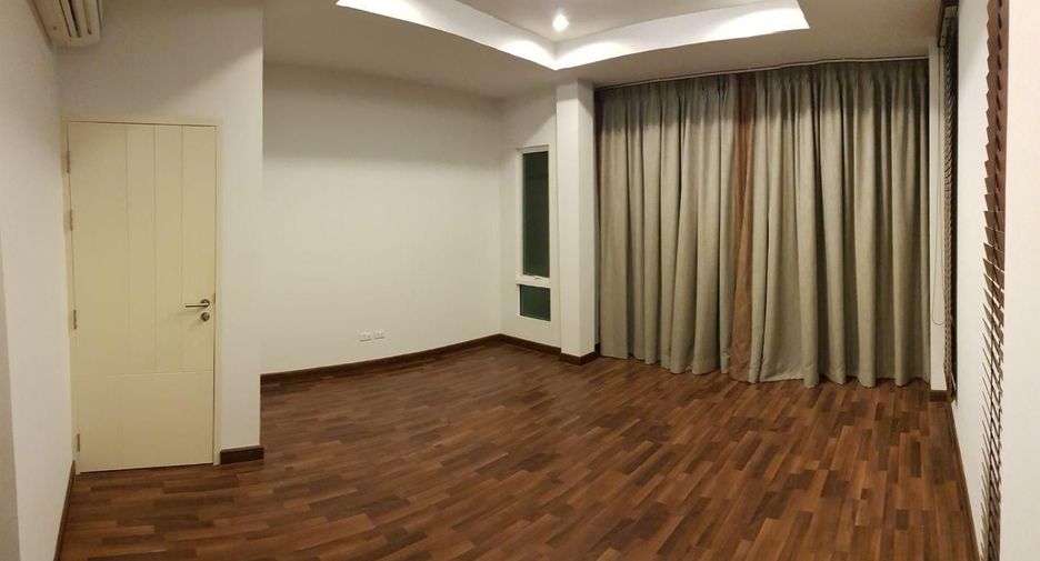 For sale 3 bedrooms house in Khan Na Yao, Bangkok