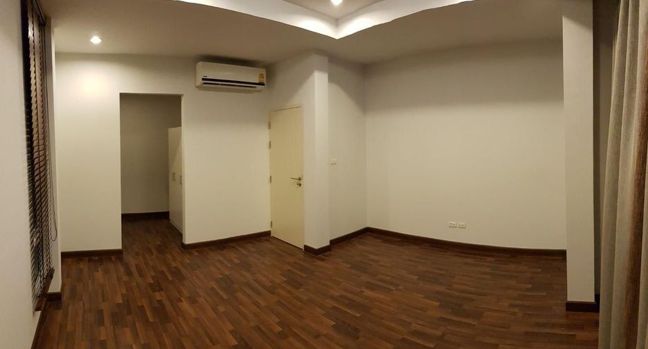 For sale 3 bedrooms house in Khan Na Yao, Bangkok