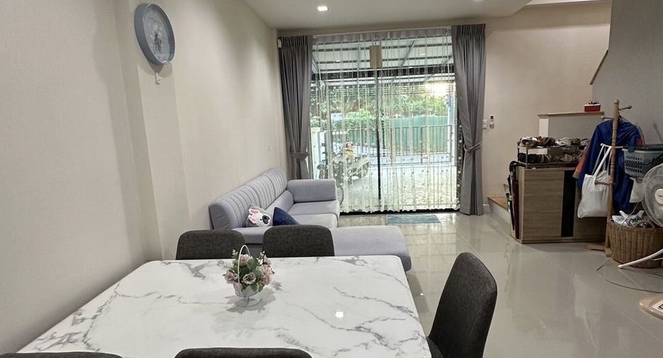 For sale 3 bedrooms townhouse in Wang Thonglang, Bangkok