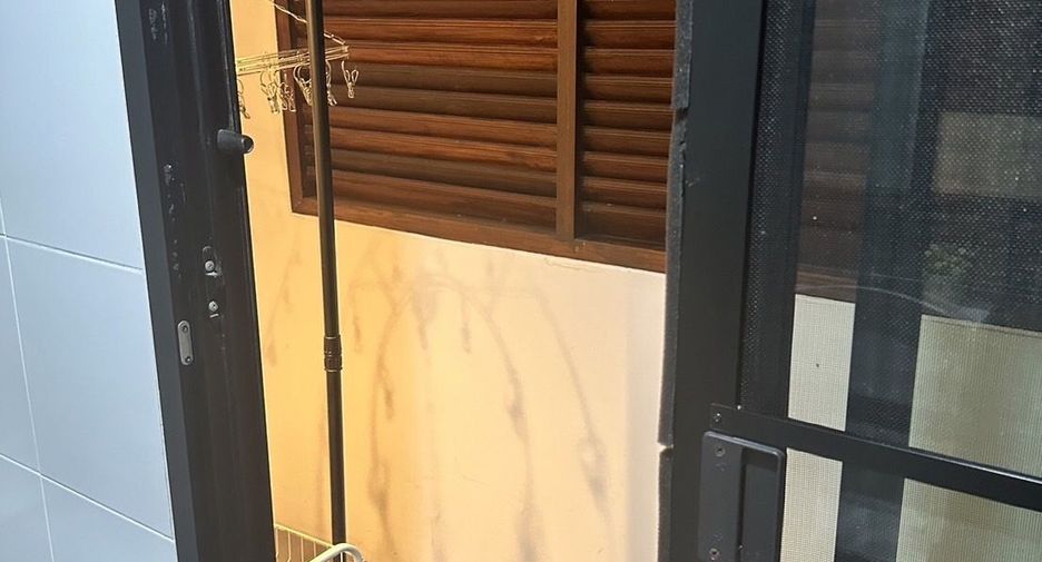 For sale 3 bedrooms townhouse in Wang Thonglang, Bangkok