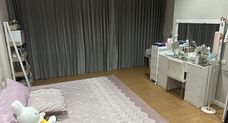 For sale 3 bedrooms townhouse in Wang Thonglang, Bangkok