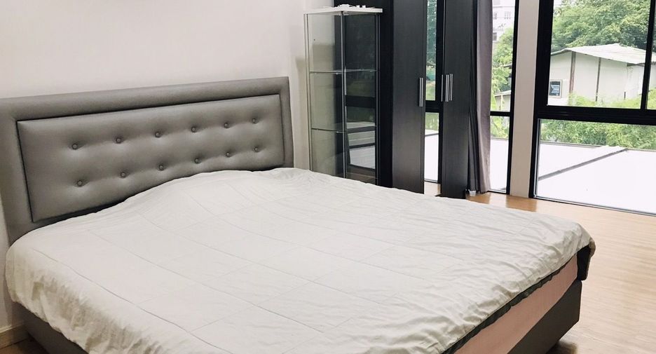For sale 3 bedrooms townhouse in Wang Thonglang, Bangkok