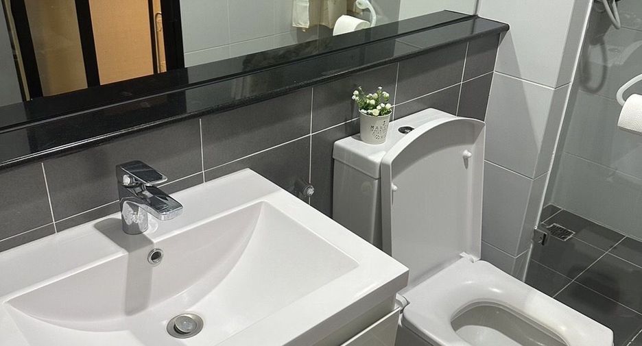 For sale 3 bedrooms townhouse in Wang Thonglang, Bangkok