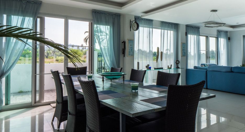 For sale 3 ベッドルーム villa in Kathu, Phuket