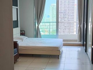 Condo en venta y en alquiler de estudio en Khlong San, Bangkok