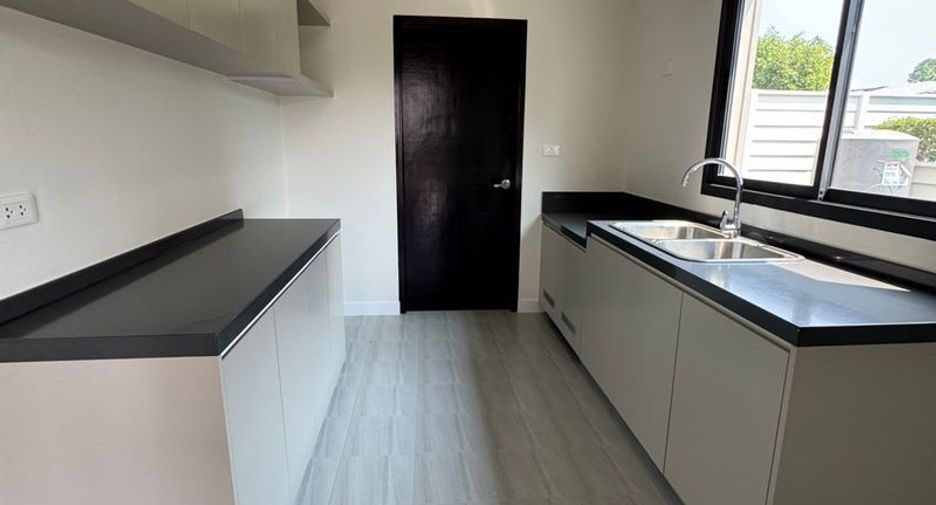 For rent 4 bedrooms house in Mueang Samut Sakhon, Samut Sakhon