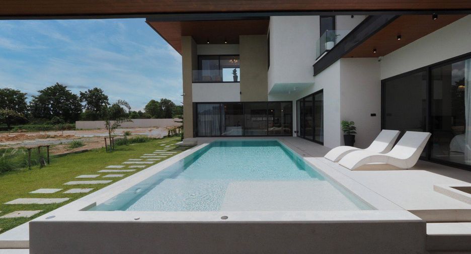 Villa en venta de 4 habitaciones en Bang Lamung, Chonburi