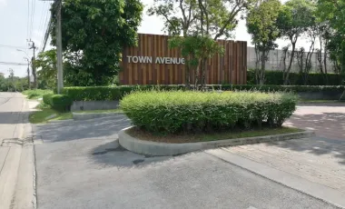 For sale 3 ベッドルーム townhouse in Chom Thong, Bangkok