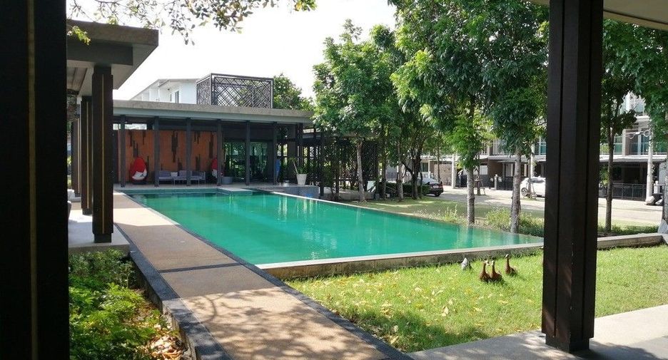 À vendre 3 chambres maison de ville à Chom Thong, Bangkok