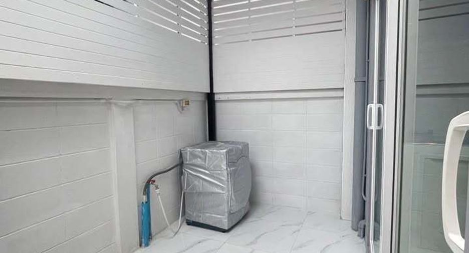 For rent 3 bedrooms townhouse in Thalang, Phuket