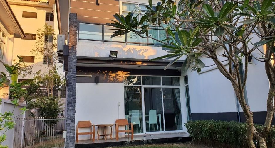 For sale 4 bedrooms house in Khlong Sam Wa, Bangkok