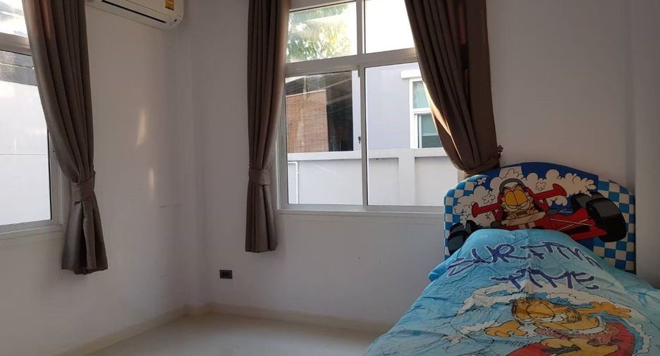 For sale 4 bedrooms house in Khlong Sam Wa, Bangkok