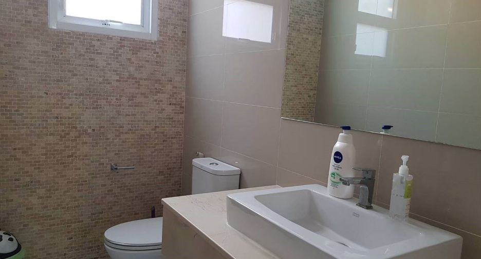 For sale 4 bedrooms house in Khlong Sam Wa, Bangkok