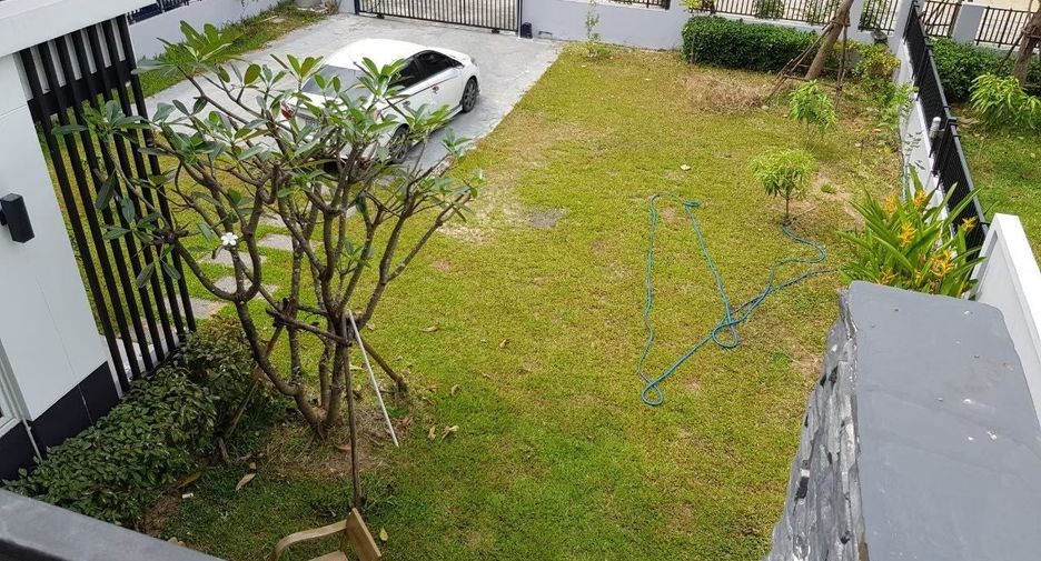 For sale 4 bedrooms house in Khlong Sam Wa, Bangkok