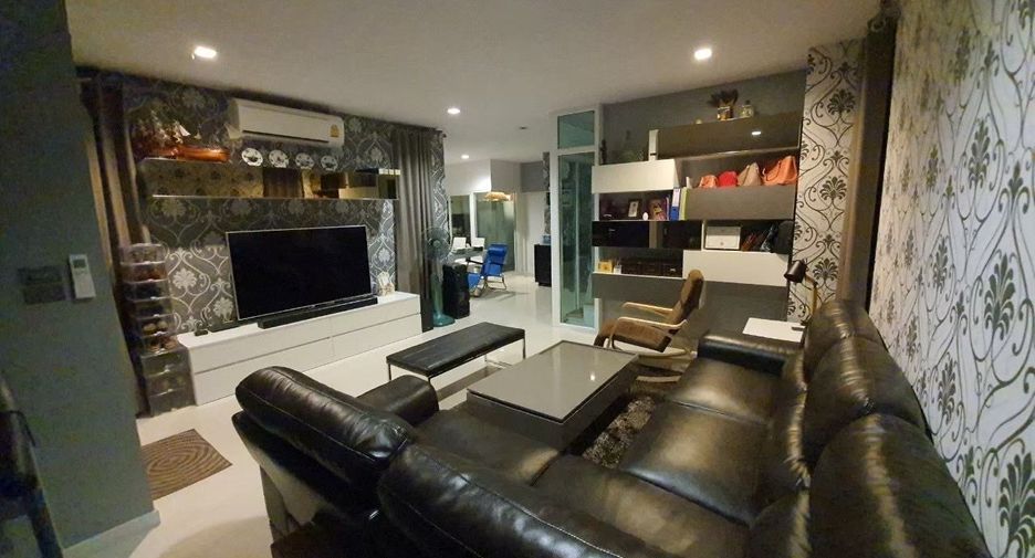 For sale 4 bedrooms house in Khlong Sam Wa, Bangkok