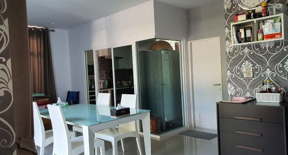 For sale 4 bedrooms house in Khlong Sam Wa, Bangkok