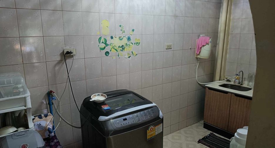 For sale 2 bedrooms townhouse in Mueang Samut Prakan, Samut Prakan