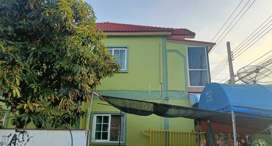 For sale 2 bedrooms townhouse in Mueang Samut Prakan, Samut Prakan