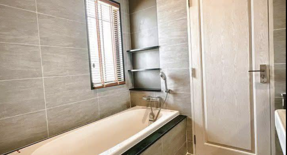 Haus zur Miete mit 5 Zimmer in Thanyaburi, Pathum Thani