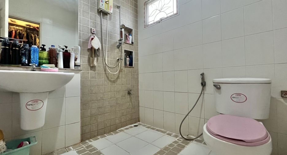 For sale 3 bedrooms house in Khlong Sam Wa, Bangkok