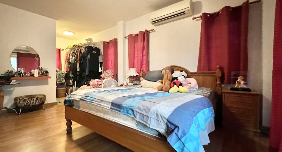 For sale 3 bedrooms house in Khlong Sam Wa, Bangkok