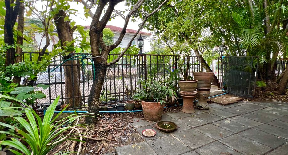 For sale 3 bedrooms house in Khlong Sam Wa, Bangkok