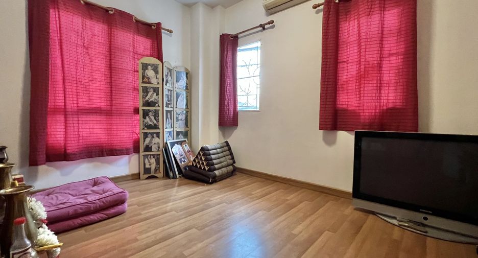 For sale 3 bedrooms house in Khlong Sam Wa, Bangkok