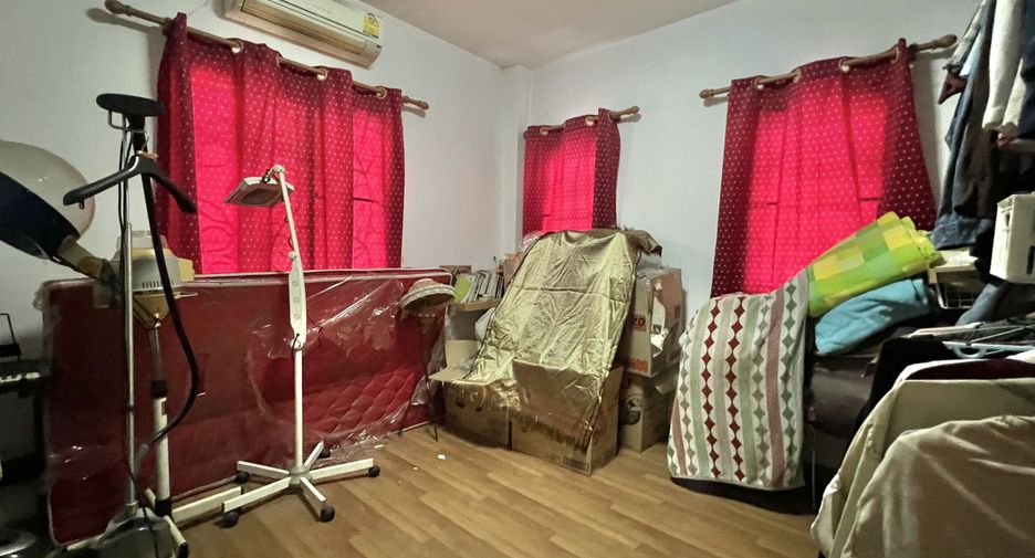 For sale 3 bedrooms house in Khlong Sam Wa, Bangkok