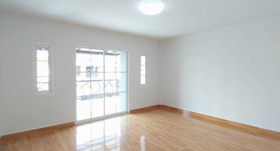 For sale 2 bedrooms townhouse in Khlong Sam Wa, Bangkok