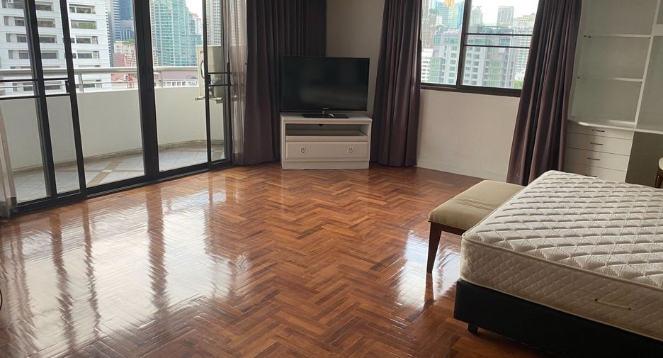 For sale and for rent 4 bedrooms condo in Watthana, Bangkok