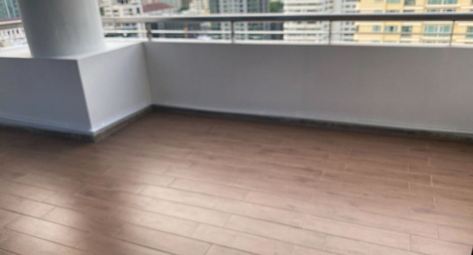 For sale and for rent 4 bedrooms condo in Watthana, Bangkok