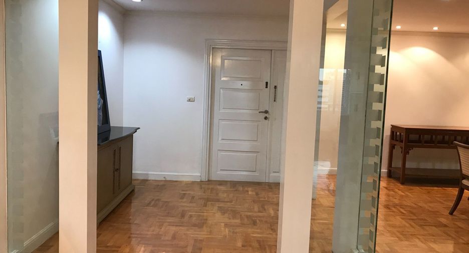 For sale and for rent 4 bedrooms condo in Watthana, Bangkok