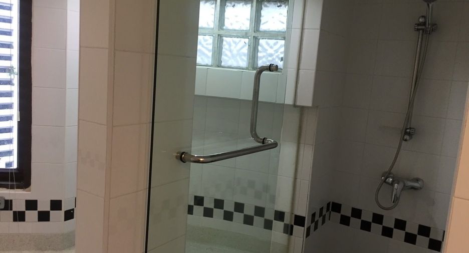 For sale and for rent 4 bedrooms condo in Watthana, Bangkok