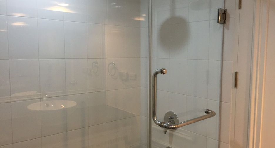 For sale and for rent 4 bedrooms condo in Watthana, Bangkok