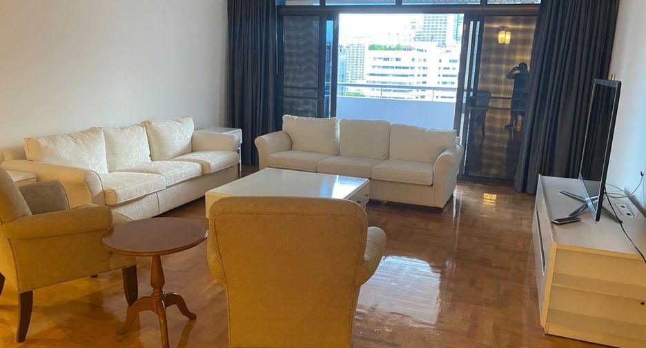For sale and for rent 4 bedrooms condo in Watthana, Bangkok